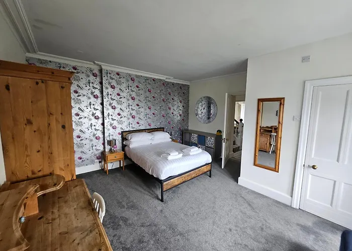 Y Garth, Sleeps 12